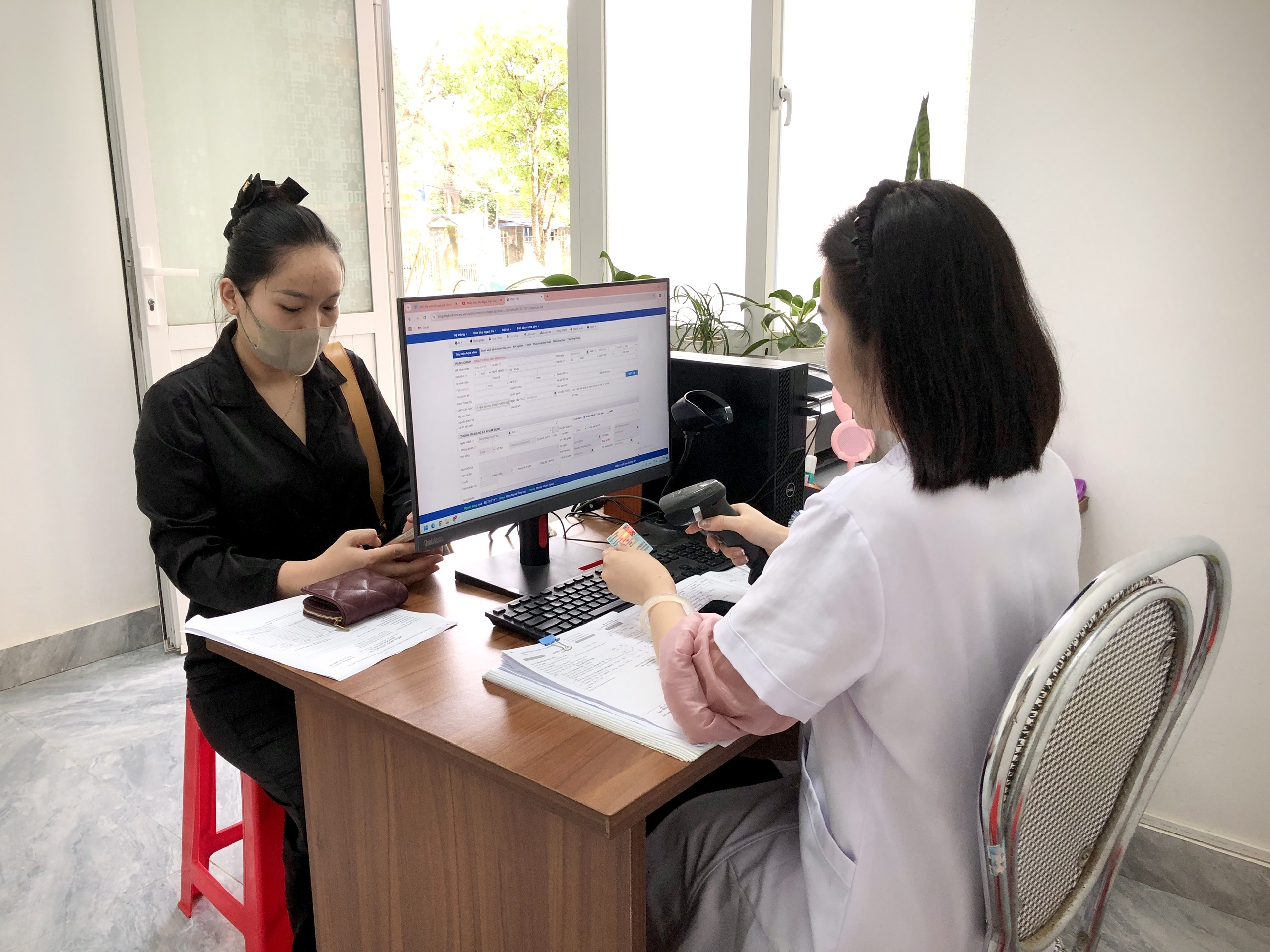 Đẩy mạnh cải cách hành chính gắn với chuyển đổi số tại Trung tâm Y tế khu vực Minh Hóa
